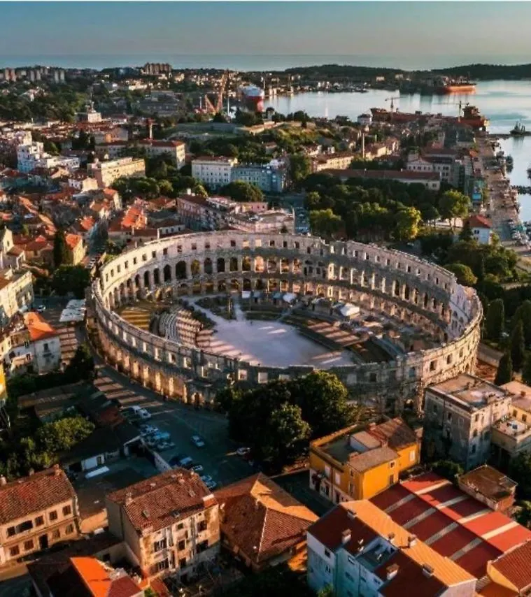 Inna Luxe Apartment With Free Parking Pula